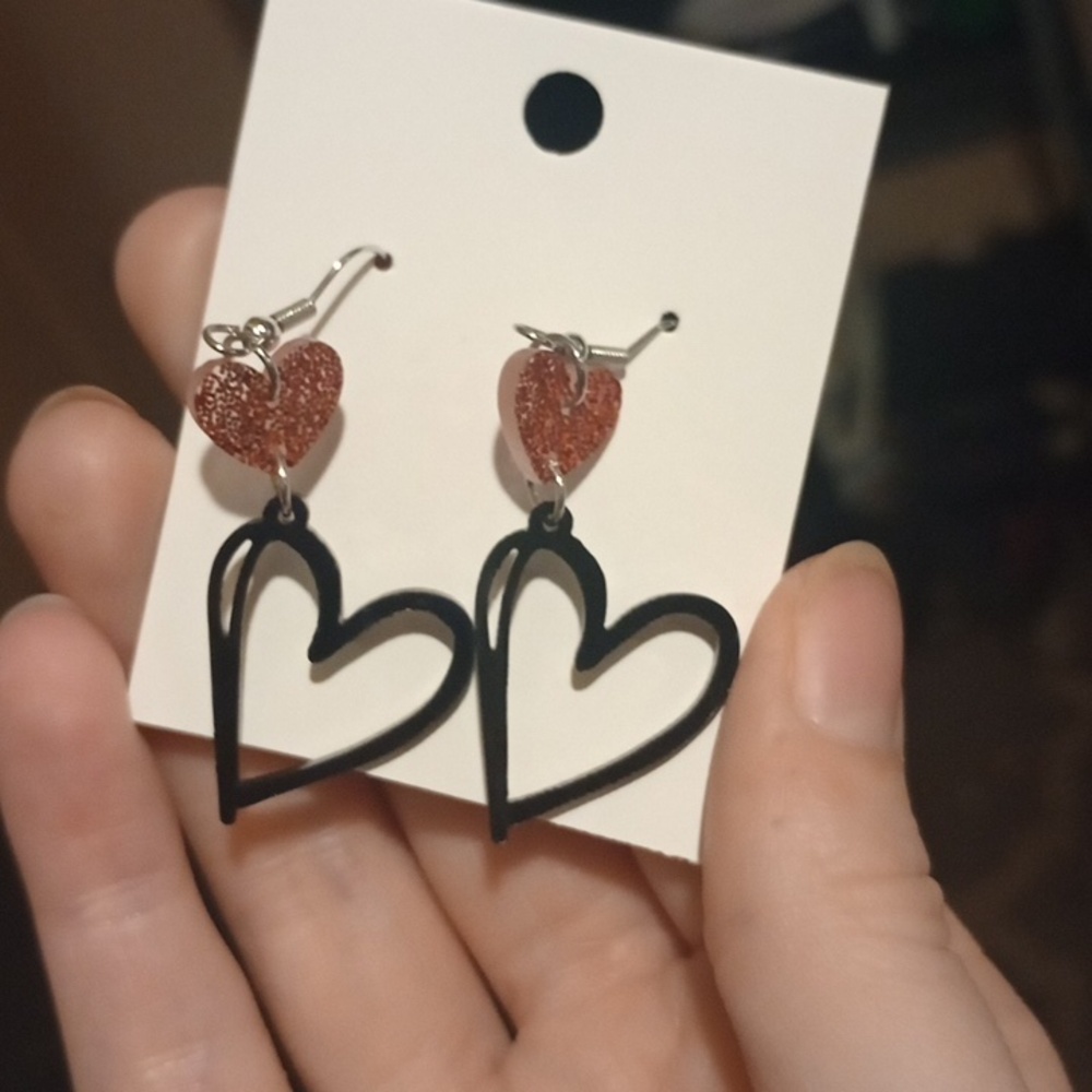 ♥️ C 5 / $20 Elegant Black Heart Earrings
